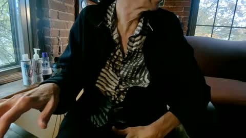 Snapshot of nfgwholoves2cum chatting on October 11, 9:13 pm NFG  Nice Friendly Guy  Dick online show from October 11, 9:13 pm