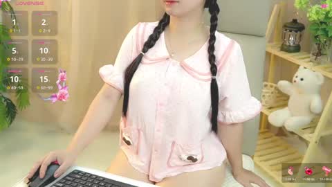 nhatlinhnguyen online show from May 30, 8:22 am