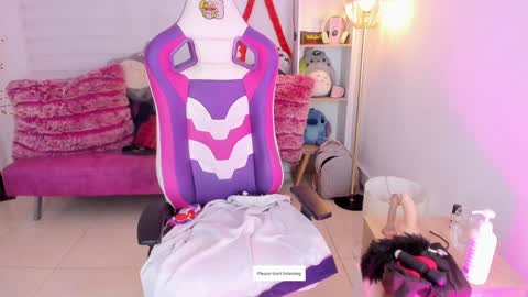 Snapshot of nia_mitsuki chatting on December 3, 1:52 am samanta online show from December 3, 1:52 am