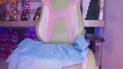 Snapshot of nia_mitsuki chatting on December 19, 11:35 pm samanta online show from December 19, 11:35 pm