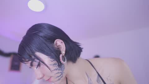 Snapshot of nia_mitsuki chatting on December 21, 12:53 am samanta online show from December 21, 12:53 am