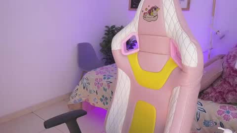 Snapshot of nia_mitsuki chatting on March 7, 3:49 pm samanta online show from March 7, 3:49 pm