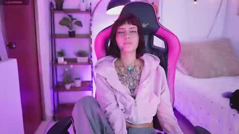 Snapshot of nia_mitsuki chatting on March 10, 10:45 pm samanta online show from March 10, 10:45 pm