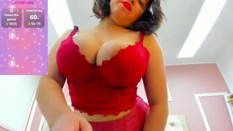 Snapshot of nia_taylorx chatting on May 29, 6:06 pm nia_taylorx online show from May 29, 6:06 pm