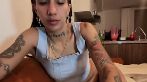 Snapshot of niahhierodula chatting on May 20, 12:06 am niah online show from May 20, 12:06 am