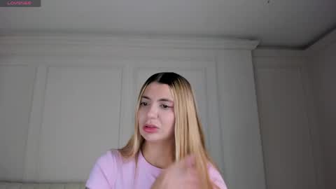 Snapshot of niaholland chatting on April 25, 8:28 pm SQUIRTER DOLL online show from April 25, 8:28 pm