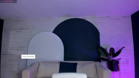 Snapshot of niaholland chatting on May 10, 11:32 pm SQUIRTER DOLL online show from May 10, 11:32 pm