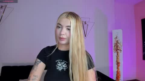 Snapshot of niaholland chatting on June 6, 8:13 pm SQUIRTER DOLL online show from June 6, 8:13 pm