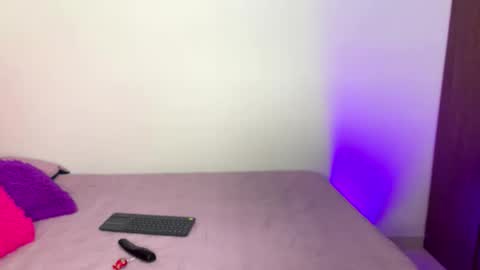 Snapshot of nicejuli19 chatting on November 24, 12:32 am Julieta online show from November 24, 12:32 am