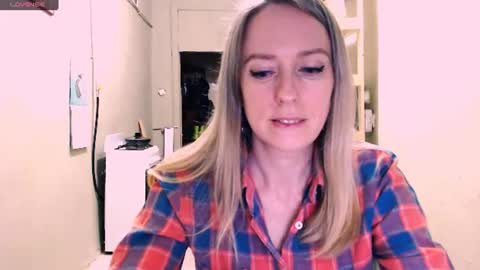 Snapshot of nicekat chatting on July 4, 9:43 pm Kathrine online show from July 4, 9:43 pm