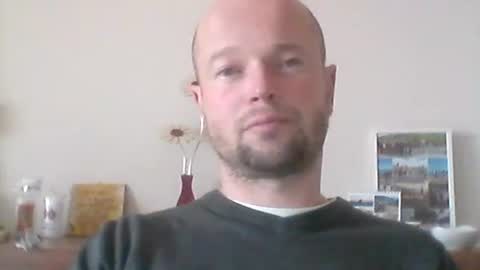 nick1990b online show from February 2, 11:31 am