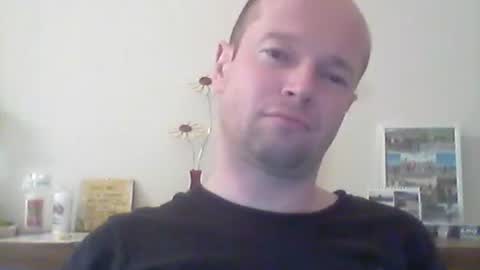 nick1990b online show from February 17, 6:47 pm