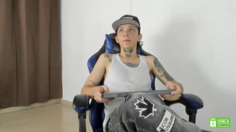 Snapshot of nick_tattooedguy chatting on June 19, 7:28 pm nick_tattooedguy online show from June 19, 7:28 pm