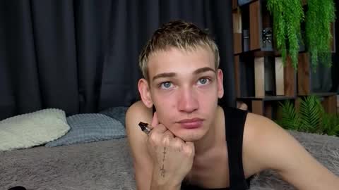 Snapshot of nick_win chatting on October 26, 7:42 pm Nick online show from October 26, 7:42 pm
