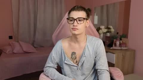 Snapshot of nick_win chatting on October 28, 5:59 pm Nick online show from October 28, 5:59 pm