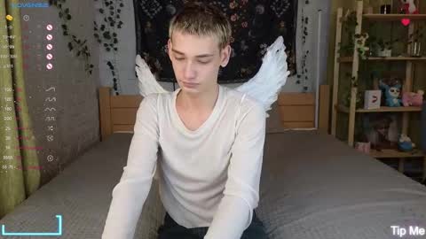 Snapshot of nick_win chatting on October 31, 6:42 pm Nick online show from October 31, 6:42 pm