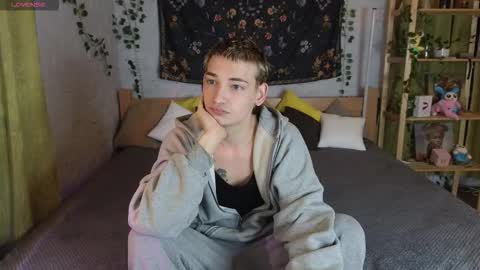 Snapshot of nick_win chatting on November 8, 5:23 pm Nick online show from November 8, 5:23 pm