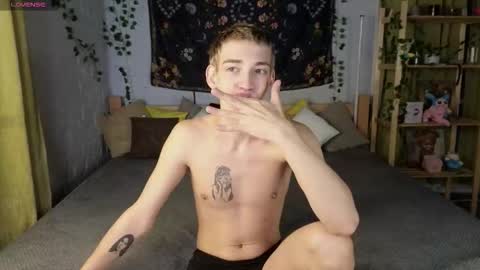 Snapshot of nick_win chatting on November 9, 5:33 pm Nick online show from November 9, 5:33 pm