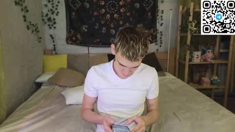 Snapshot of nick_win chatting on November 15, 12:19 am Nick online show from November 15, 12:19 am