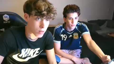 Snapshot of nickvox_ chatting on March 30, 2:56 am nickvox_ online show from March 30, 2:56 am