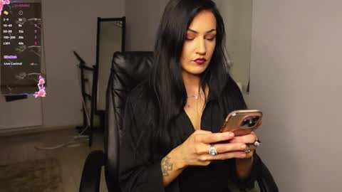 NICKY DIAMMOND online show from March 27, 8:08 pm