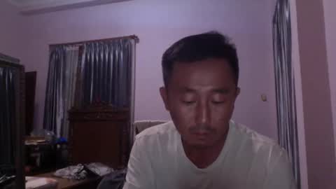 Snapshot of nickyang75 chatting on December 23, 10:33 pm nickyang75 online show from December 23, 10:33 pm