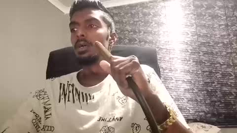 Snapshot of nickyle63 chatting on December 15, 8:04 pm james online show from December 15, 8:04 pm