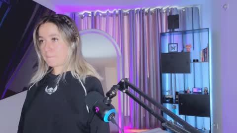 Snapshot of nickywindsor chatting on May 29, 8:29 pm Nicky online show from May 29, 8:29 pm