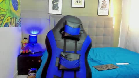 Snapshot of nico_blaze7 chatting on February 22, 12:26 pm nico_blaze7 online show from February 22, 12:26 pm