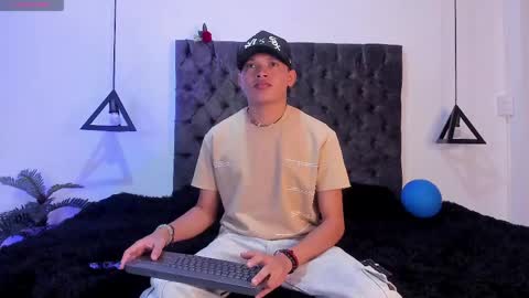Snapshot of nico_saint_ chatting on May 28, 11:40 am nico_saint_ online show from May 28, 11:40 am