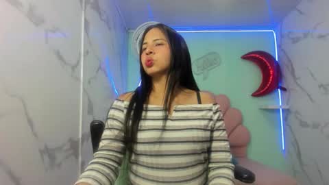 nicol_ross19 online show from January 19, 2:37 am