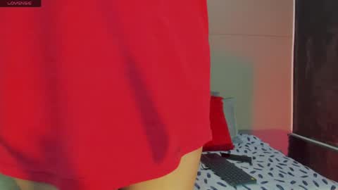 Snapshot of nicole_and_thiago1 chatting on May 18, 10:59 pm nicole_and_thiago1 online show from May 18, 10:59 pm