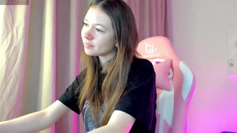 Snapshot of nicole_charm chatting on January 7, 12:55 am GMT7TueWedThSu 0300am-0900am. Sa 1000am-0400pm online show from January 7, 12:55 am