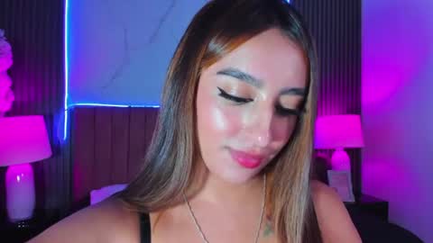 Snapshot of nicole_edwards chatting on June 16, 3:31 am Nicole online show from June 16, 3:31 am