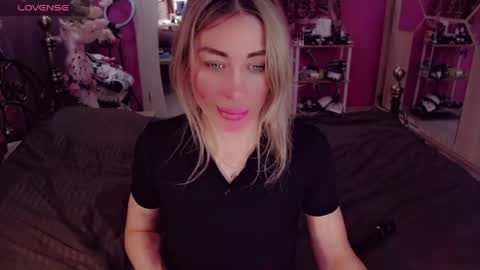 Nicole online show from May 10, 6:35 pm