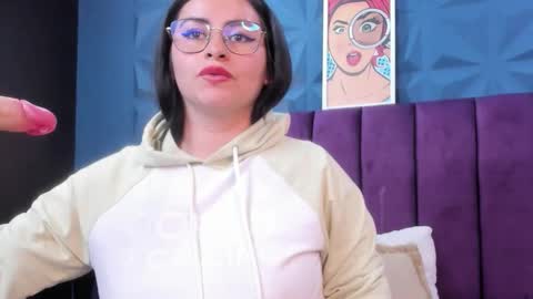 Snapshot of nicole_jonss chatting on May 15, 11:34 pm Nicole online show from May 15, 11:34 pm