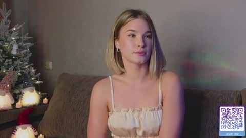 Snapshot of nicole_w00 chatting on December 9, 3:54 pm Nicole online show from December 9, 3:54 pm