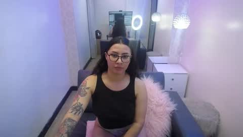 nicolee_8 online show from September 28, 2:17 am