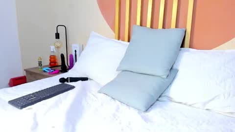 N i c o l e  online show from October 14, 7:47 pm