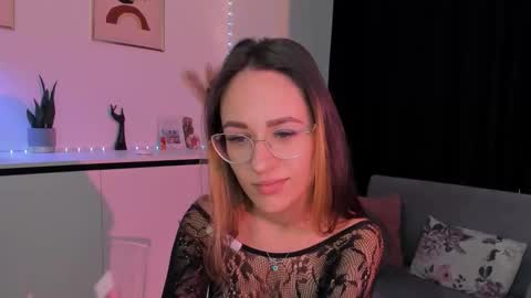 Snapshot of nicoleirisxxx chatting on September 21, 5:20 am nicoleirisxxx online show from September 21, 5:20 am