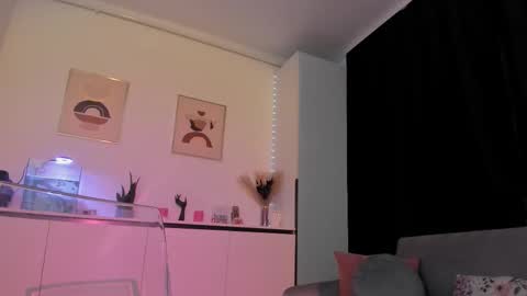 Snapshot of nicoleirisxxx chatting on October 16, 5:52 am nicoleirisxxx online show from October 16, 5:52 am