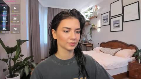 Snapshot of nicoleluuv chatting on October 13, 1:11 pm Dua Lipa online show from October 13, 1:11 pm