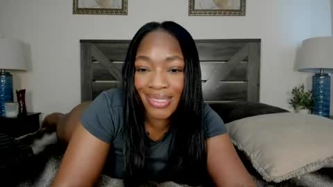 Snapshot of nicolesolace chatting on June 12, 9:25 pm Nicole online show from June 12, 9:25 pm