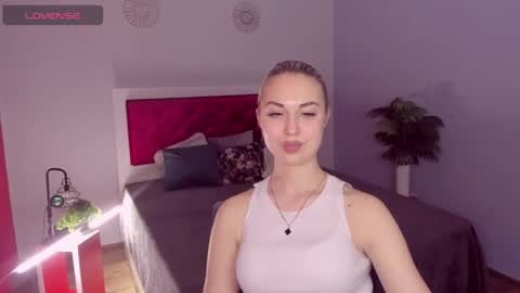 Snapshot of nicolestunning chatting on May 14, 5:20 pm NicoleStunning online show from May 14, 5:20 pm