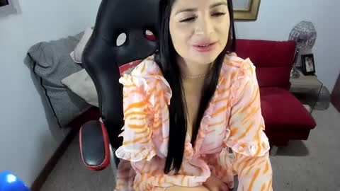 Snapshot of nicolettcolin chatting on December 30, 11:38 pm Nicolettcolin online show from December 30, 11:38 pm