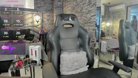 Nicolle online show from April 3, 3:21 pm