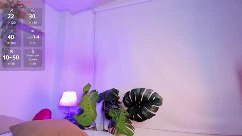 Snapshot of nicolle_evanss_ chatting on March 27, 8:26 am nicolle_evanss_ online show from March 27, 8:26 am