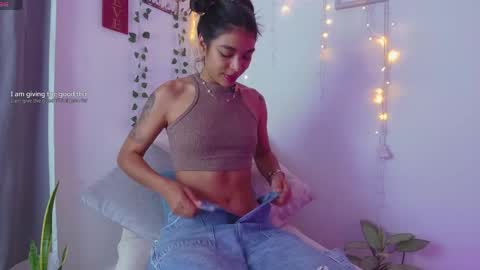 Nicolle online show from May 15, 12:12 pm