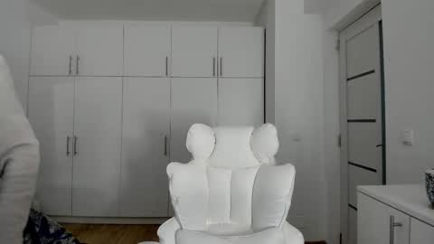 Nicolle online show from February 16, 5:36 am