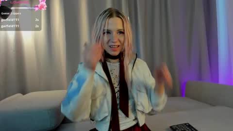 Snapshot of nicollefarrey chatting on February 17, 8:22 am Kim online show from February 17, 8:22 am